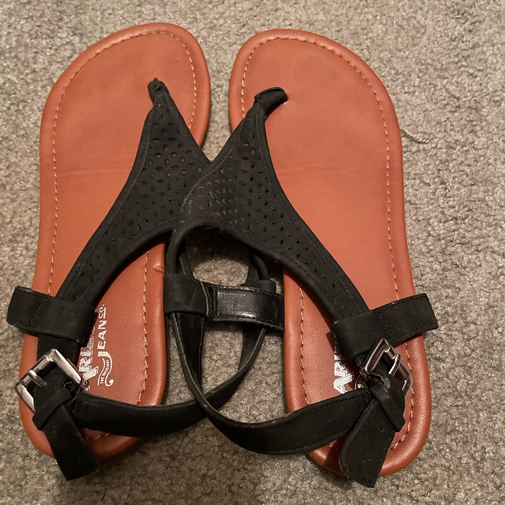 Black sandals size 7